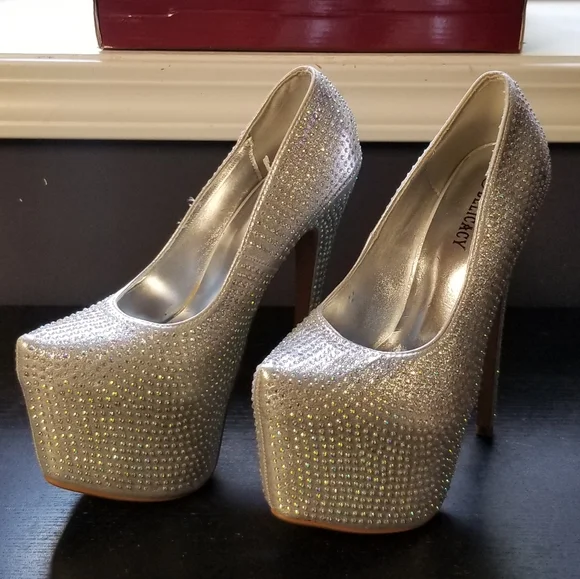 Delicacy High-25 Heels - Picture 3 of 9